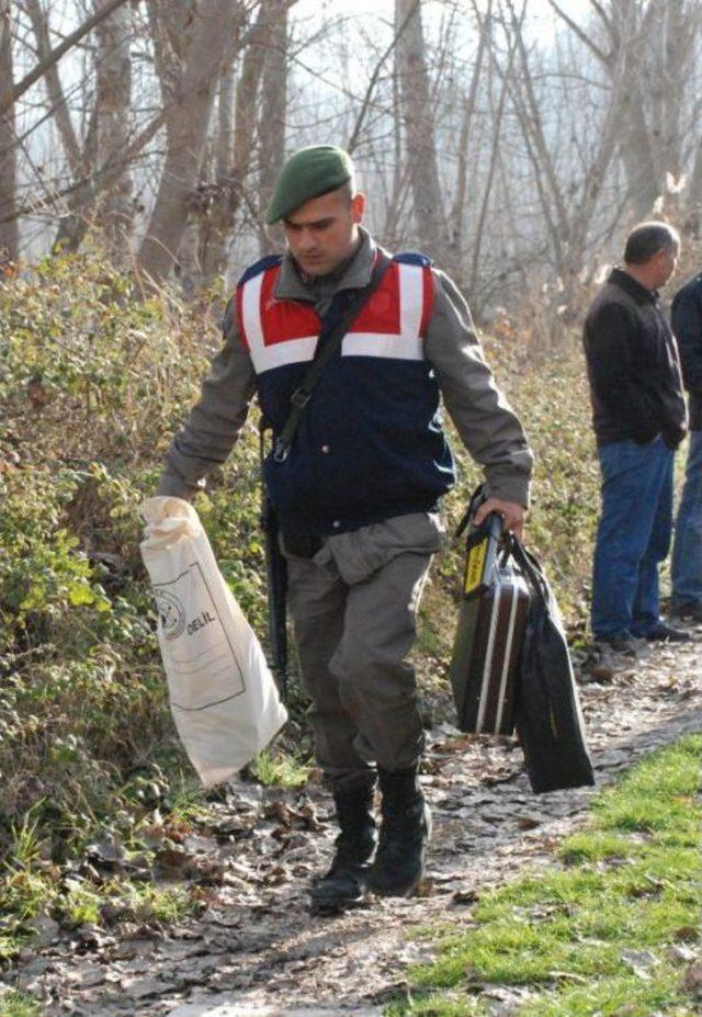 Taksi Şoförünün Tarlada Cesedi Bulundu