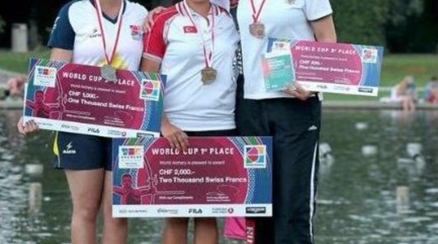 Karşıyakalı Ecem&rsquo;e Oy Yağmuru