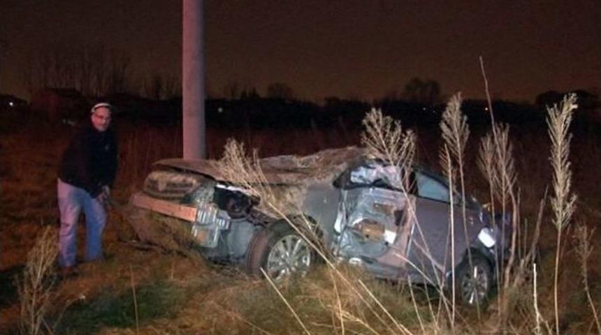 Otomobil Tarlaya U&ccedil;tu: 2 Yaralı