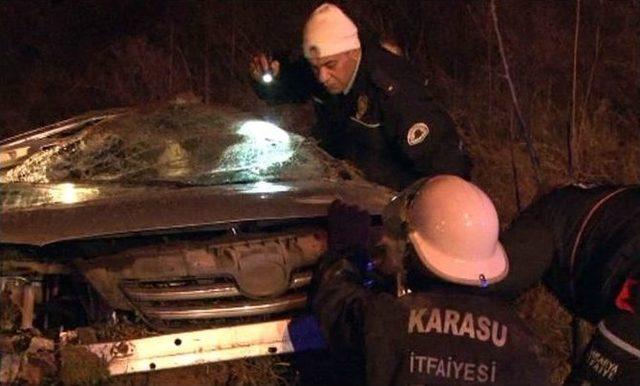 Otomobil Tarlaya U&ccedil;tu: 2 Yaralı 2