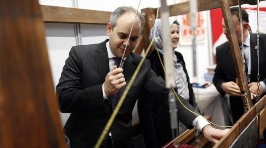 Bakan Kılı&ccedil; Mikrofonu Alıp Muhabirlik Yaptı