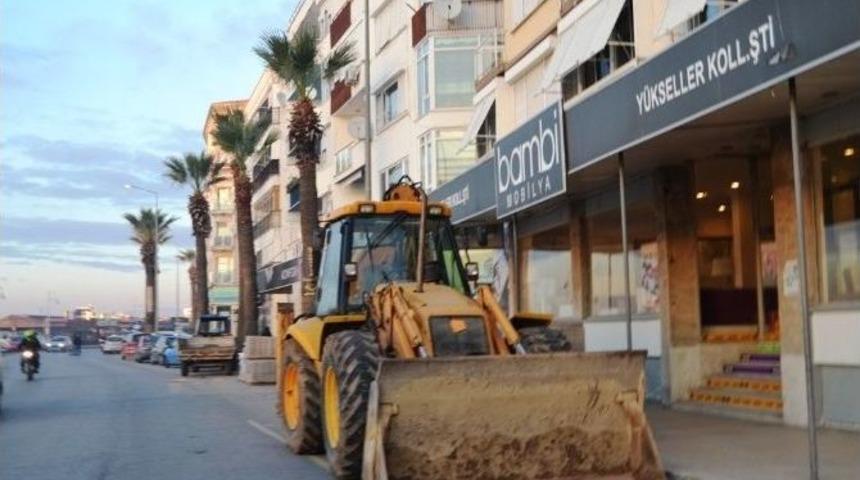 Ayvalıkta Ara Sokak &Ccedil;ıkışına Modern Ve Şık Makyaj