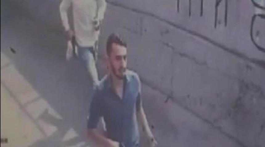 Adliye &Ouml;n&uuml;ndeki Kavga Sonrası Ka&ccedil;an Silahlı Kişiler G&uuml;venlik Kamerasında