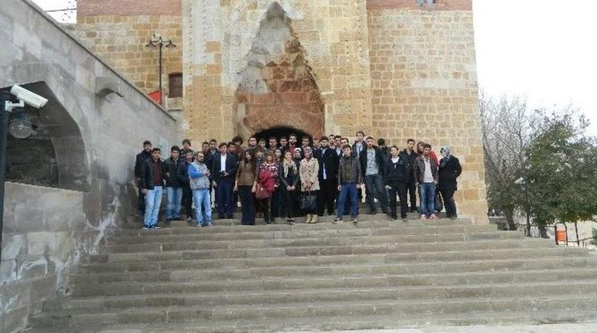 Yeni &Ouml;ğrencilere Şehir Turu