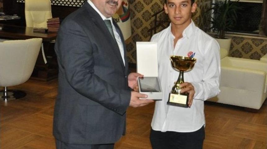 T&uuml;rkiye Yelken Şampiyonu, Başkan Baran&rsquo;ı Ziyaret Etti