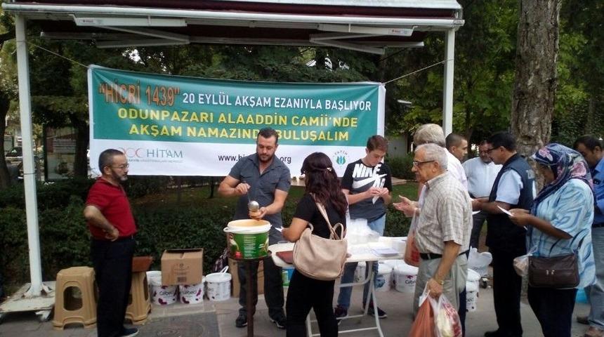 Fatih Gençlik İzcilik Ve Spor Kulübü Aşure Dağıttı