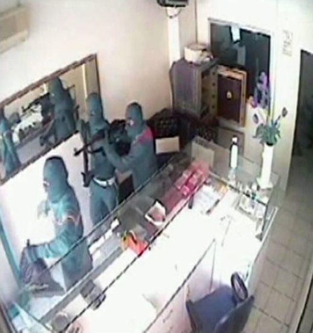 Kuyumcudaki Kalaşnikoflu Soygun Kameralarda 1