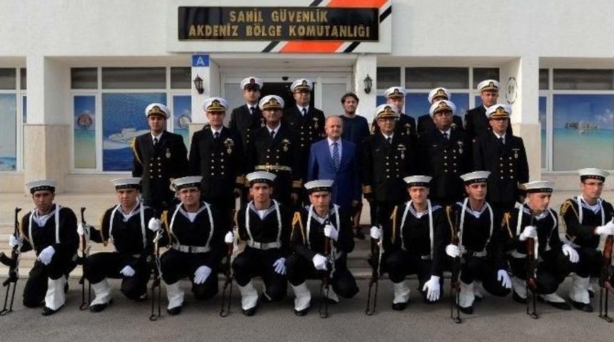 Vali &Ccedil;akacak, Sahil G&uuml;venlik Akdeniz B&ouml;lge Komutanlığı&rsquo;nı Ziyaret Etti