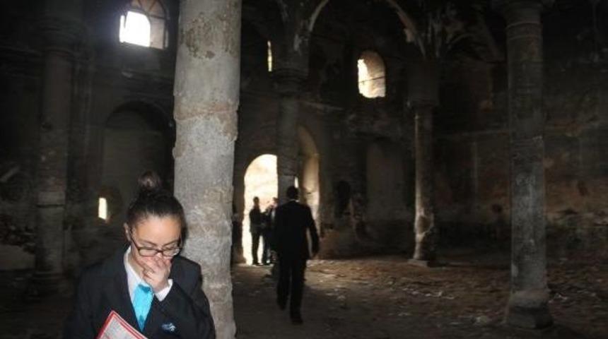Tarihi Kilise At Ahırı Değil M&uuml;ze Olsun