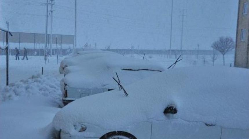 Bitlis&rsquo;Te Kar 250 K&ouml;y Yolunu Ulaşıma Kapattı