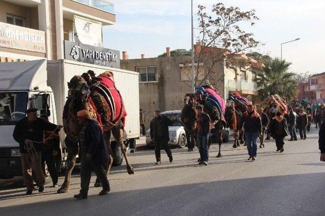 Develer Menderes Sokaklarında