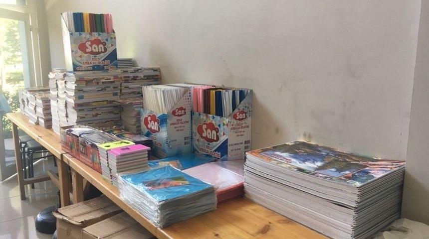 Halk Market Y&uuml;zlerce &Ccedil;ocuğa Kırtasiye Yardımı Yaptı