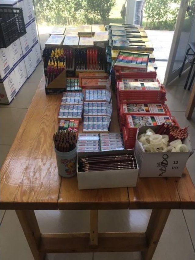 Halk Market Y&uuml;zlerce &Ccedil;ocuğa Kırtasiye Yardımı Yaptı 1