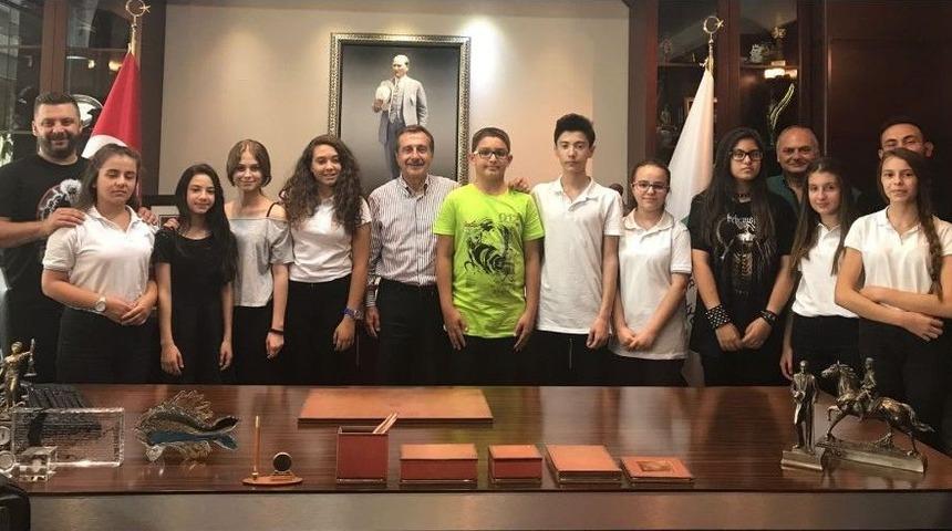 İki Elin Sesi Var &Ccedil;ocuk Senfoni Orkestrası Başkan Ata&ccedil;&rsquo;ı Ziyaret Etti