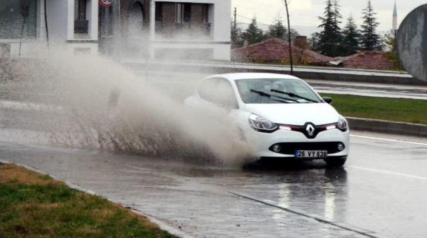 Eskişehir&rsquo;de Sağanak Yağış