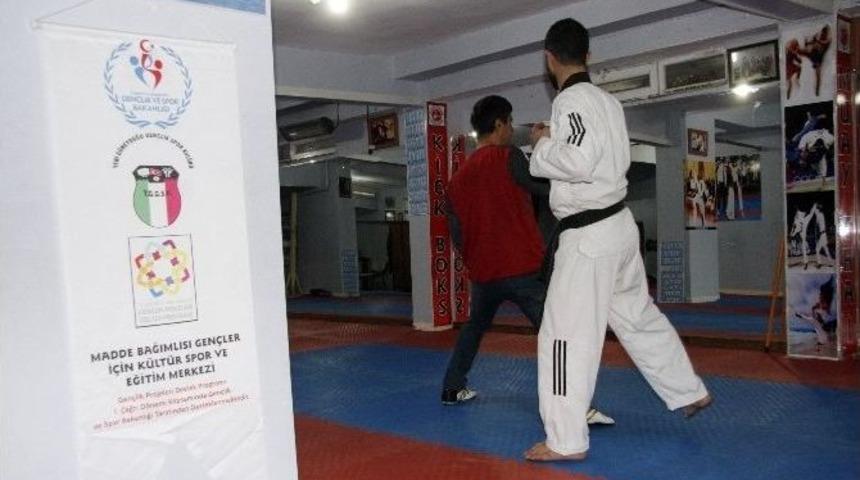 (&ouml;zel Haber) Şampiyon Sporcu Uyuşturucunun Kararttığı Hayatını Yeniden Kazanmak İstiyor