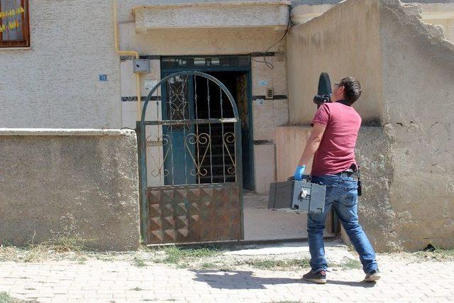 Önce Annesini, Sonra Ağabeyini Bıçakladı 1