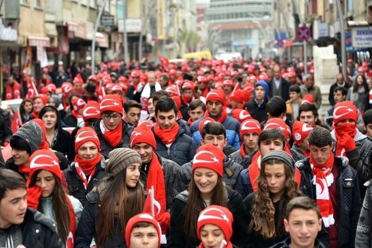 G&uuml;m&uuml;şhane&rsquo;de Binlerce Kişi Sarıkamış İ&ccedil;in Y&uuml;r&uuml;d&uuml;