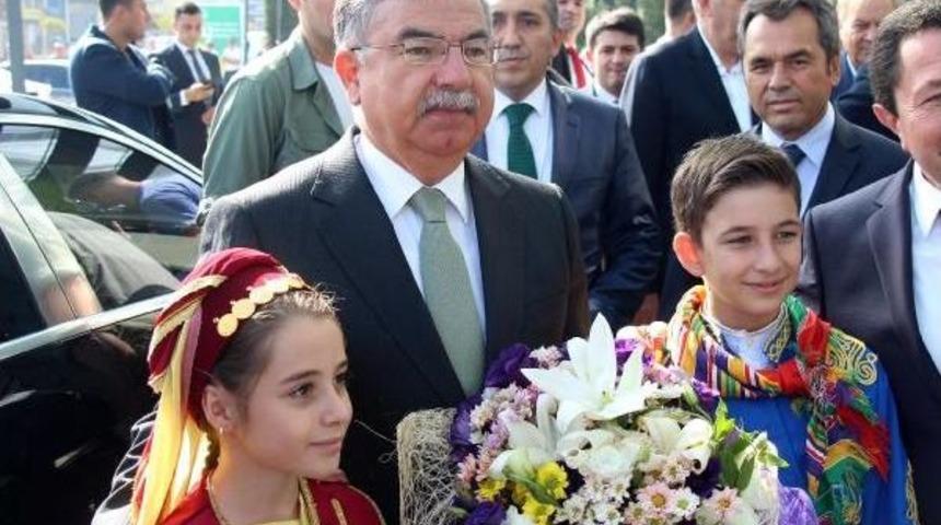 Bakan Yılmaz: Başka &Uuml;lkeler Eğitimde Değişiklik Yapınca Normal Karşılanıyor