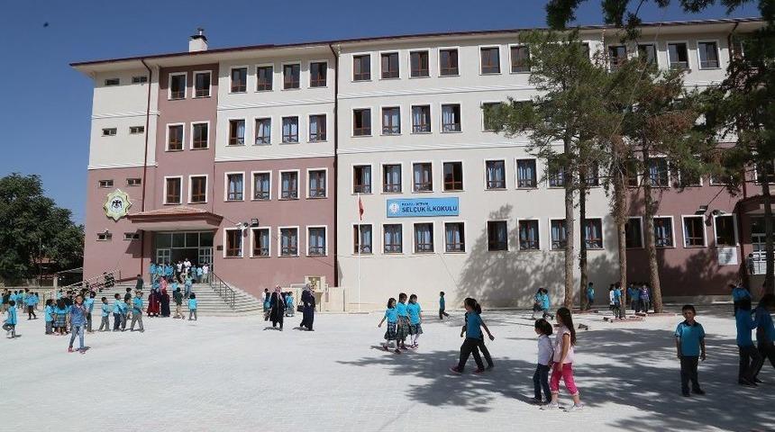 Akyürek: "büyükşehir Her Zaman Eğitimin Hizmetinde"