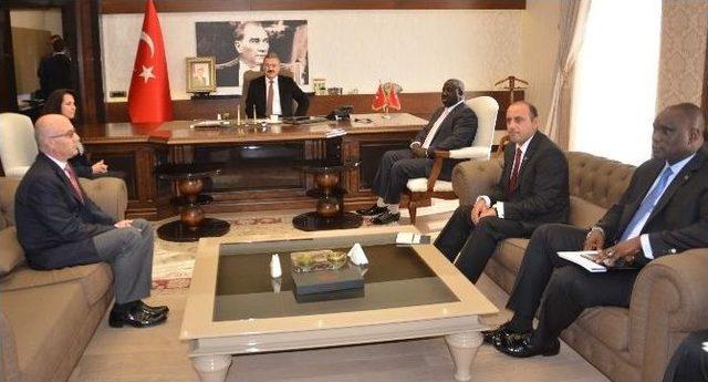 Gambiya B&uuml;y&uuml;kel&ccedil;isi Badjıe&rsquo;den Vali Ayyıldız&rsquo;a Ziyaret 1