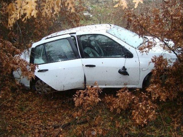 Bozüyük’te Otomobil Şarampole Devrildi, 4 Yaralı