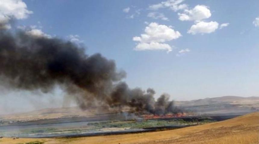 Mogan G&ouml;l&uuml;'nde 201 Kuş T&uuml;r&uuml;n&uuml;n Barındığı Sazlık Alan Yanıyor