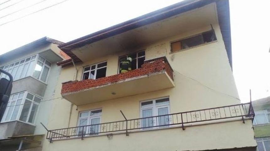 Evde &Ccedil;ıkan Yangın Korkuttu
