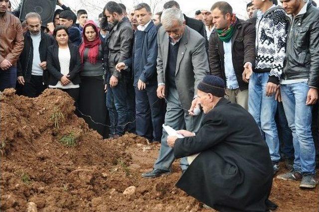 Gösteriler Sırasında Hayatını Kaybeden Musa Azma Toprağa Verildi