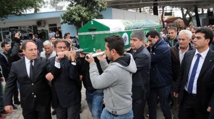 Patlamada &Ouml;len Kadın İş&ccedil;iler Yan Yana Toprağa Verildi