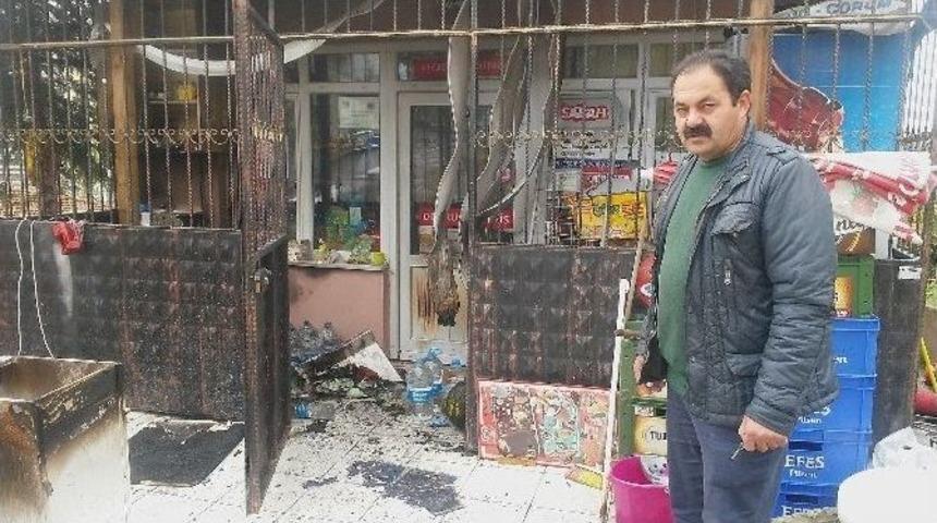 İzmit&rsquo;te B&uuml;fe Kundaklandı