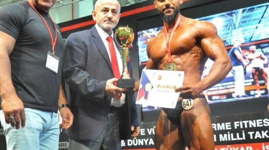 Silifkeli Emre &Ouml;zel V&uuml;cut Geliştirmede T&uuml;rkiye Şampiyonu