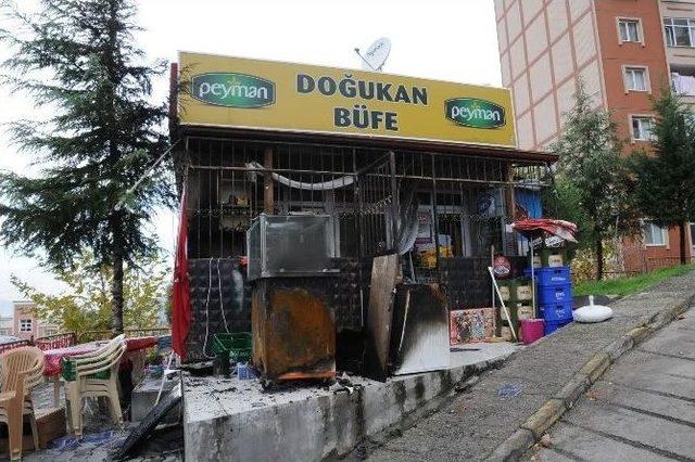 İzmit&rsquo;te B&uuml;fe Kundaklandı 1