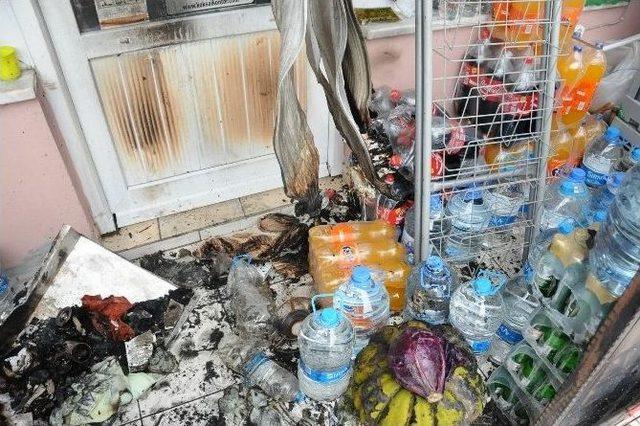 İzmit&rsquo;te B&uuml;fe Kundaklandı 2