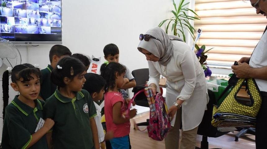 Hayır &Ccedil;arşısından Kırtasiye Yardımı