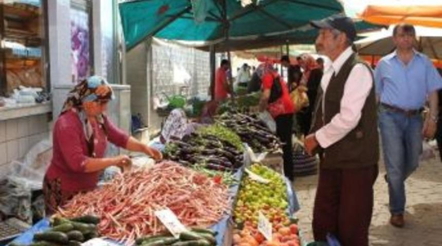 Tire Belediyesi Salı Pazarına El Attı