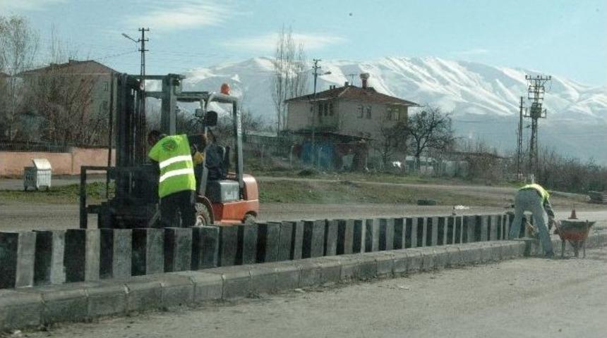 &Ouml;l&uuml;m Yoluna Kavşak Yapılıyor