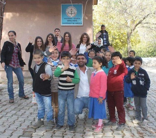 &Uuml;niversitelilerden &Ouml;rnek Davranış 1