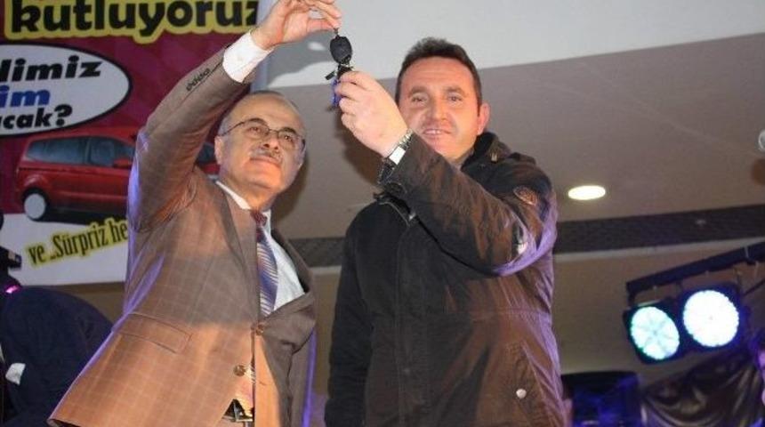 Alışveriş Yaptı Son Model Otomobil Kazandı