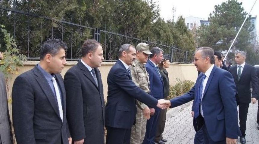 Kars Valisi &Ouml;zdemir&rsquo;den Kaymakam &Uuml;&ccedil;g&uuml;l&rsquo;e Hayırlı Olsun Ziyareti