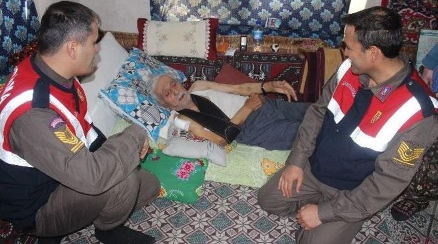 Beyşehir&rsquo;de Jandarmadan Gazinin Kaza Ge&ccedil;iren Babasına Ziyaret