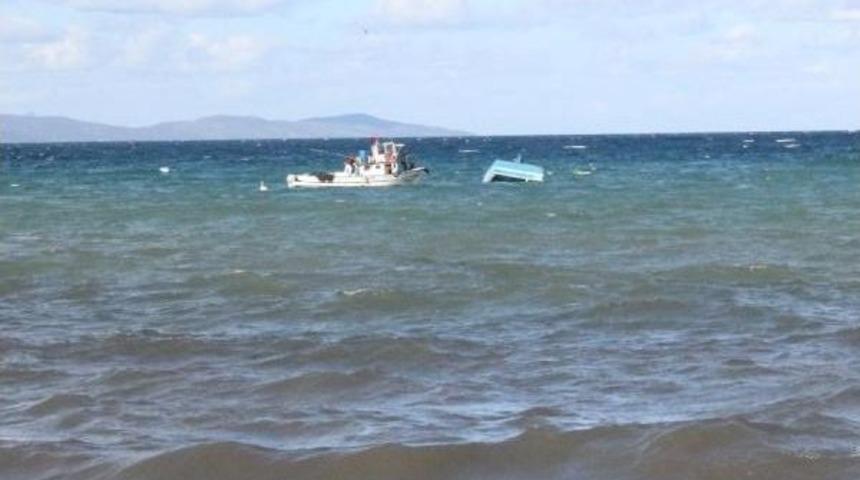 İZMİR'DE TEKNE BATTI BİR KAYIP (3)