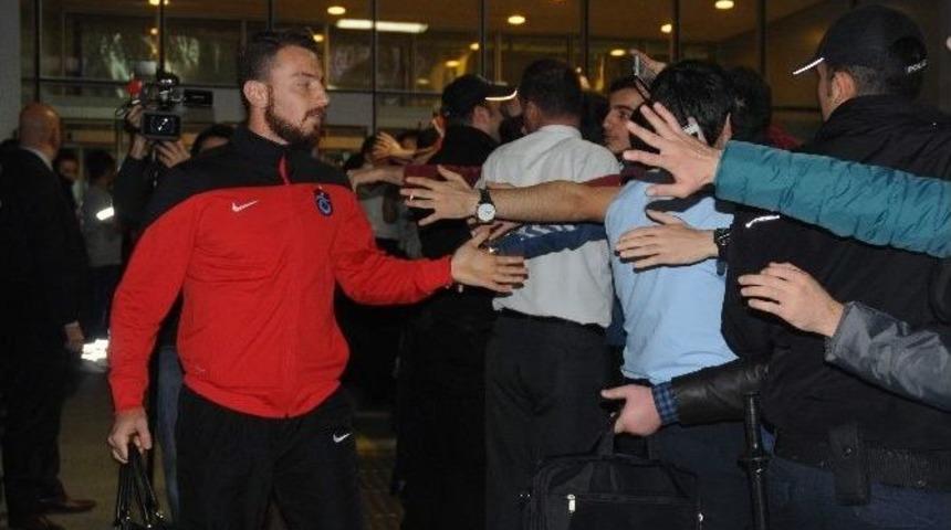 Trabzonspor, İstanbul&rsquo;da Coşkuyla Karşılandı