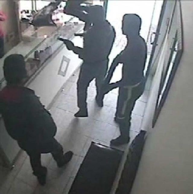 Kalaşnikoflu Soygunda 4 Ş&uuml;pheliden 3 &uuml; Yakalandı 2