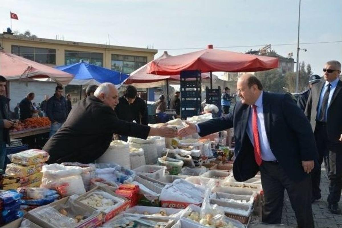 Başkan &Ouml;zakcan Cumartesi Pazarını Ziyaret Etti
