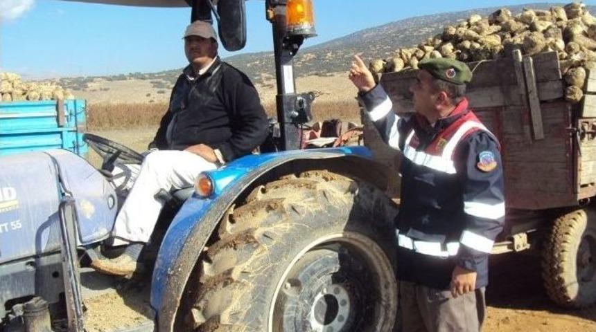 Elmalı Jandarma Trakt&ouml;r S&uuml;r&uuml;c&uuml;lerine Y&ouml;nelik Denetimlerini S&uuml;rd&uuml;r&uuml;yor