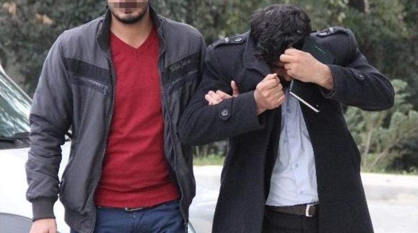 G&uuml;mr&uuml;k Ka&ccedil;ağı Sigarayla Yakalanan 2 Kişi Tutuklandı