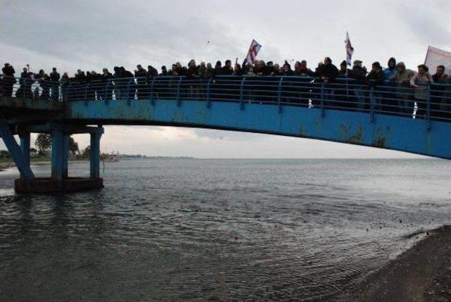 İzmir'de Savaşmadıkları İçin Öldürülen Yunan Askerleri Anıldı