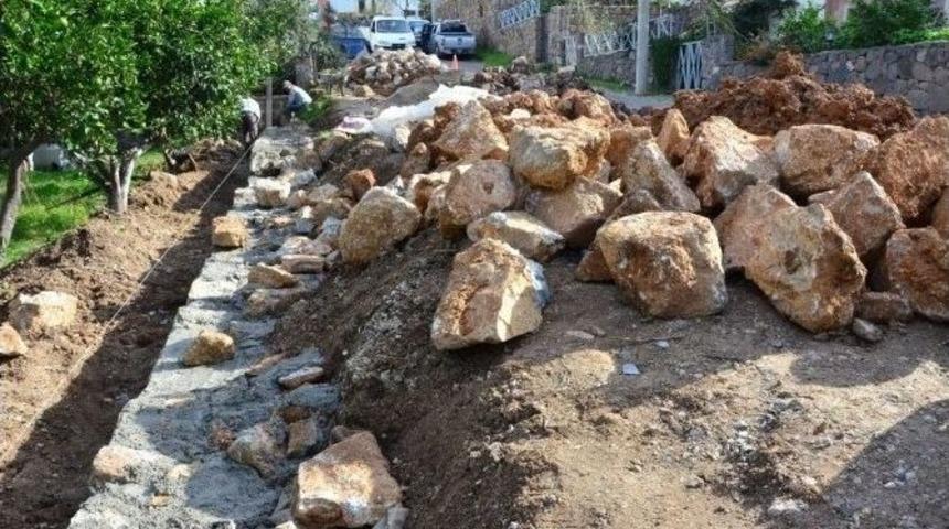 Turgutreis&rsquo;te Bozulan Yolların Bakımı Yapılıyor