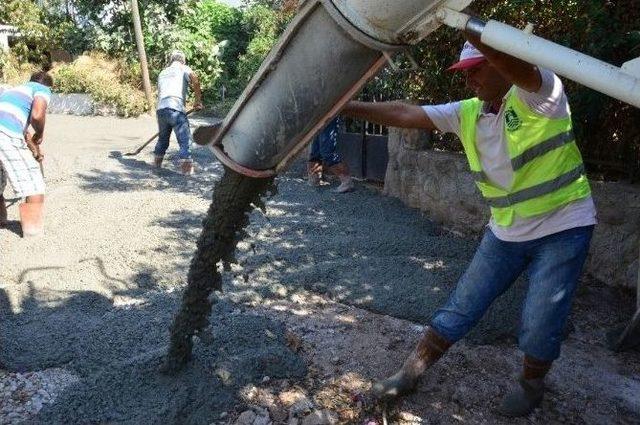 Turgutreis’te Bozulan Yolların Bakımı Yapılıyor